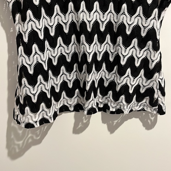 🌸 Roz & Ali black white lace top. Size 3X. - Picture 3 of 6